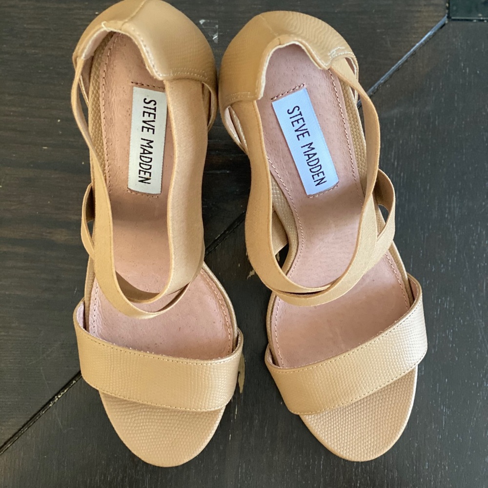 BRAND NEW! Nude Steve Madden Heels.